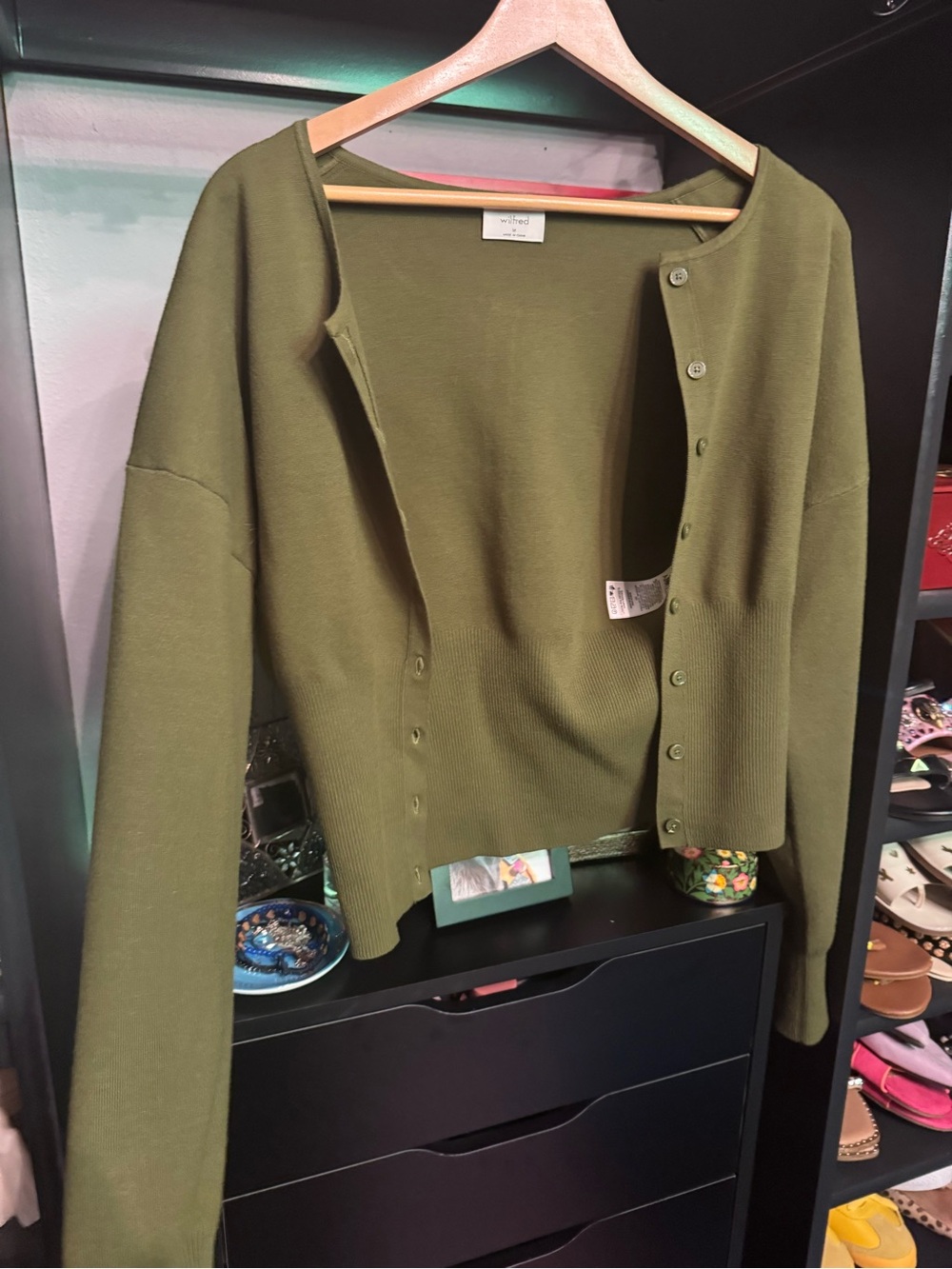 Aritzia Wilfred Olive Button-Front Cropped Cardigan Sweater Like New! ๐ - Picture 9 of 10